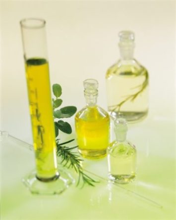 Aromaterapia w walce z przeziębieniem- olejek tymiankowy