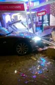 Samochód uderzył w lokalny kebab!