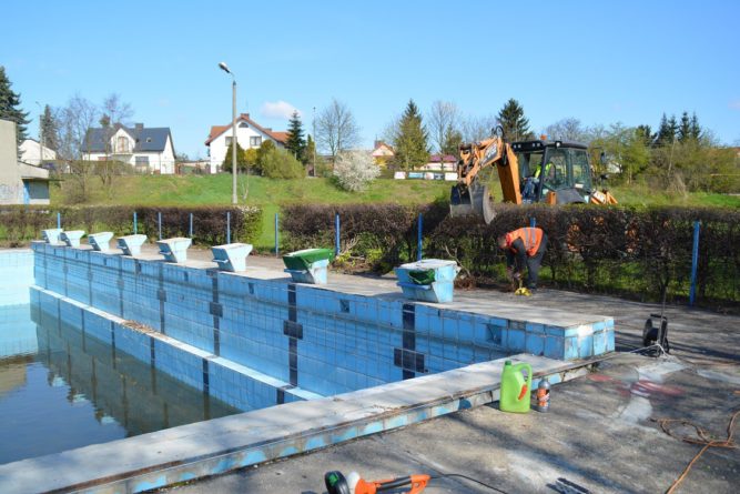 Rozpoczęła się modernizacja basenu odkrytego przy ul. Kraszewskiego