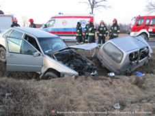 Wypadek dwóch samochodów w miejscowości Obrębiec