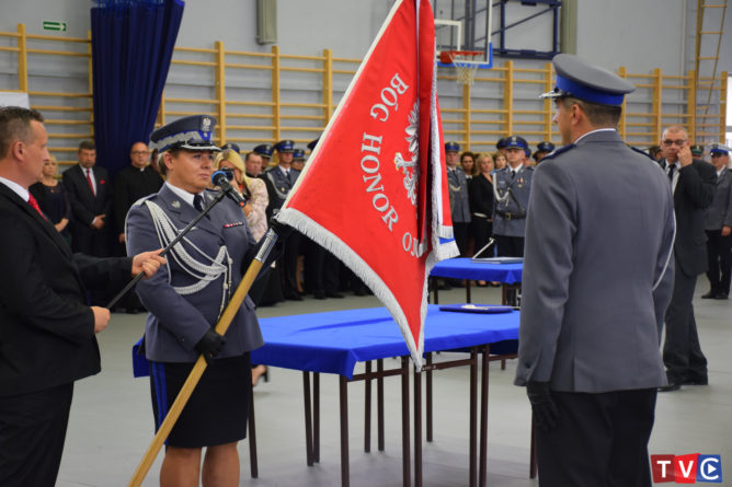 Wr臋czenie i nadanie Sztandaru Komendzie Powiatowej Policji w Przasnyszu