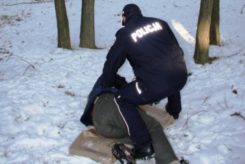 Ciechanowscy policjanci uratowali bezdomnego przed zamarznięciem