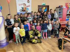 Edukacyjna wizyta strażaków u najmłodszych