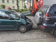 Wypadek dwóch samochodów osobowych
