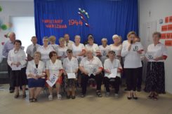 Występ Klubu Seniora + w Gumowie upamiętniający Powstanie Warszawskie