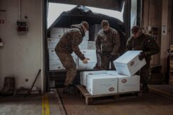 Żołnierze 5 Mazowieckiej Brygady dostarczą prawie 3 miliony maseczek ochronnych