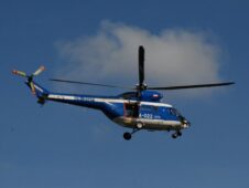 Transport serca policyjnym helikopterem z Ciechanowa do Wrocławia [VIDEO]