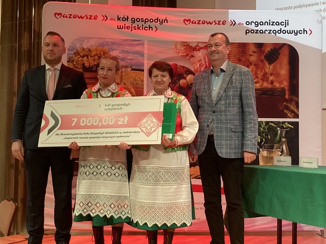 Samorząd Mazowsza wspiera rozwój obszarów wiejskich, koła gospodyń wiejskich i melioracje