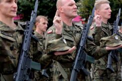 Przysięga żołnierzy 5 Mazowieckiej Brygady Obrony Terytorialnej w Mławie